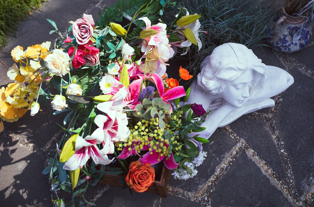 Finding Peace in Remembrance: A Guide to Choosing Your Perfect Memorial Keepsake - Eternal Whiskers